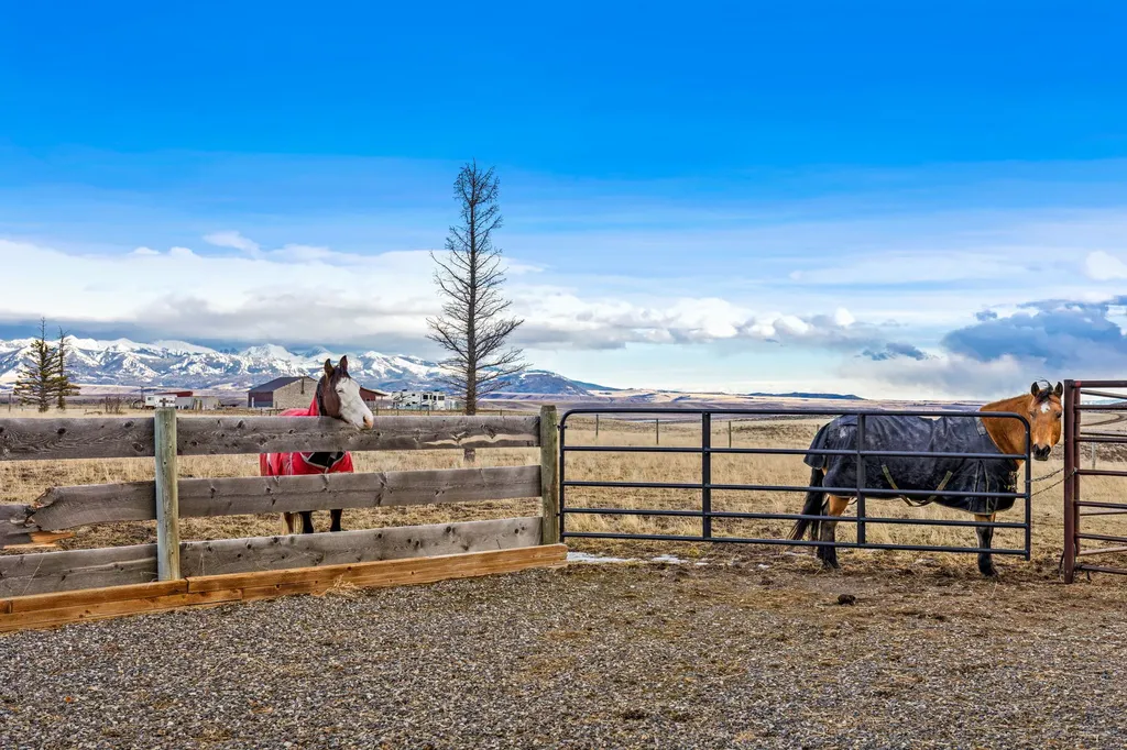 10 Windmill Lane Wilsall MT 59086