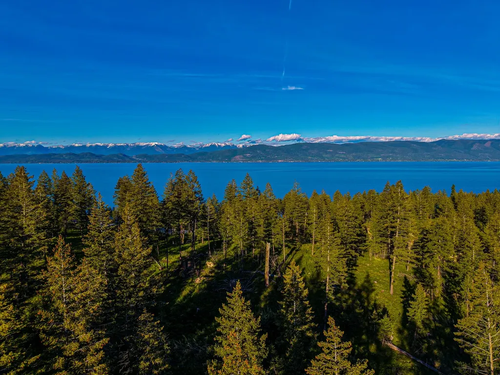 Nhn Waynona Way Lakeside MT 59922