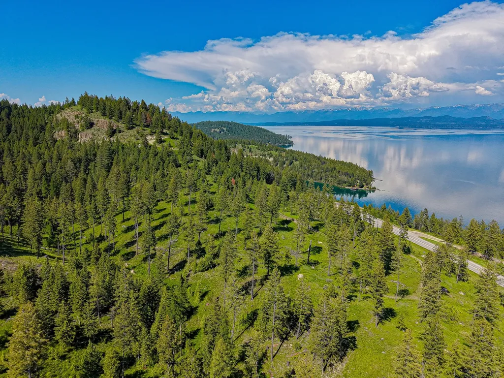 Nhn Waynona Way Lakeside MT 59922