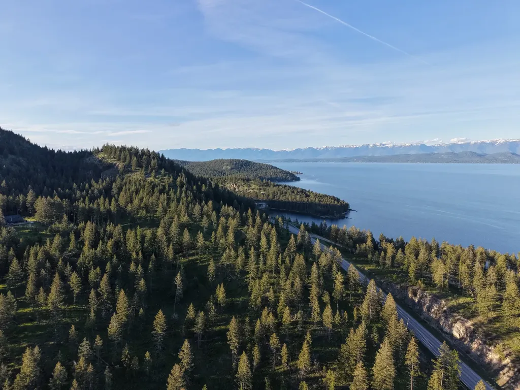 Nhn Waynona Way Lakeside MT 59922