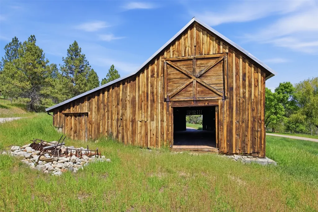 2920 Curlew Mine Road Victor MT 59875