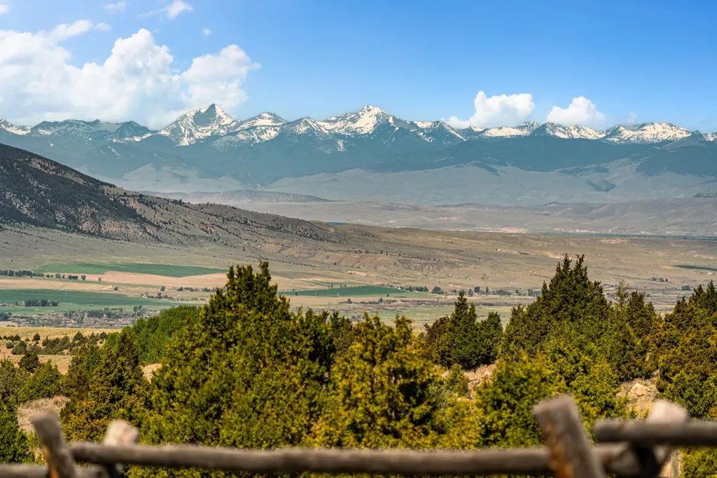 25 Sundowner Road Sheridan MT 59749