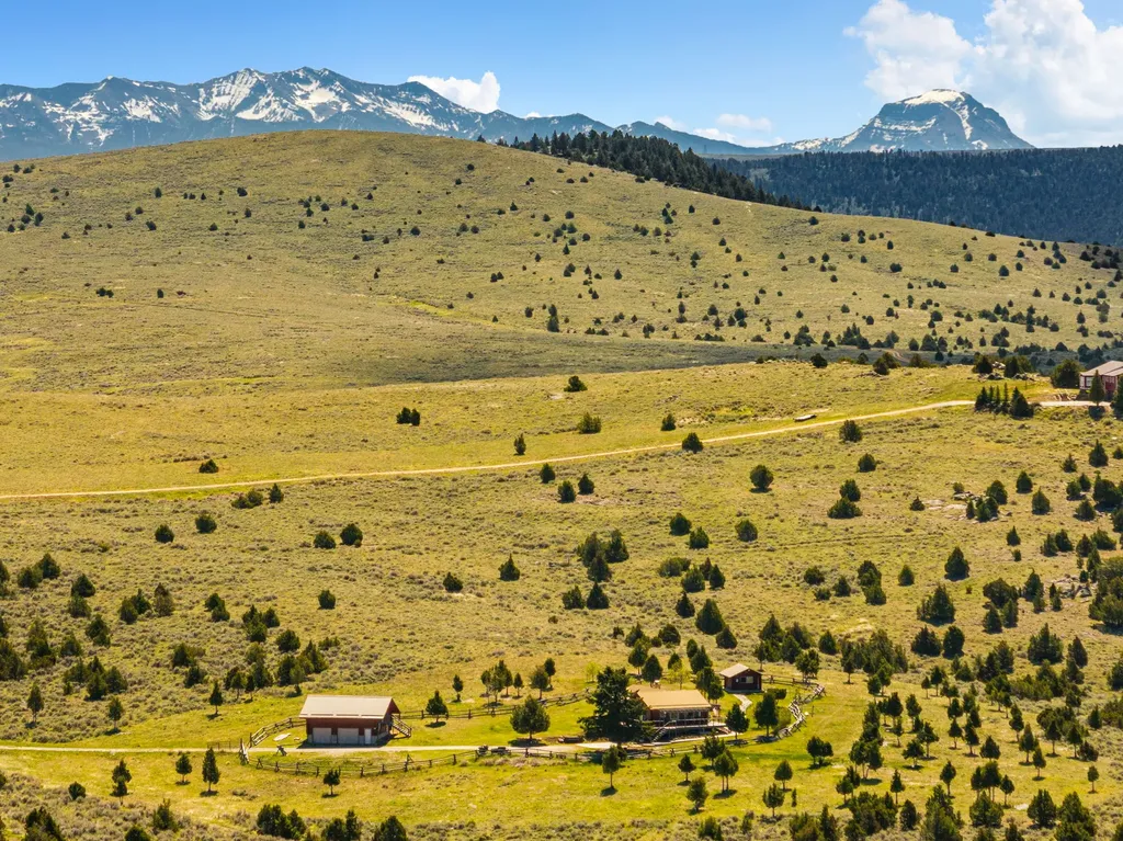 25 Sundowner Road Sheridan MT 59749