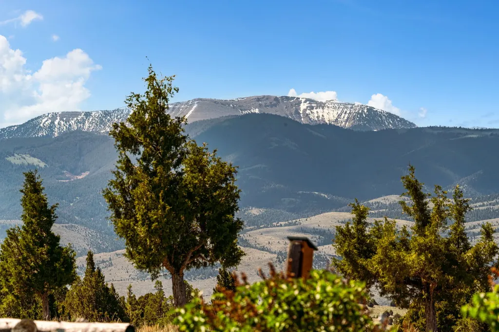 25 Sundowner Road Sheridan MT 59749