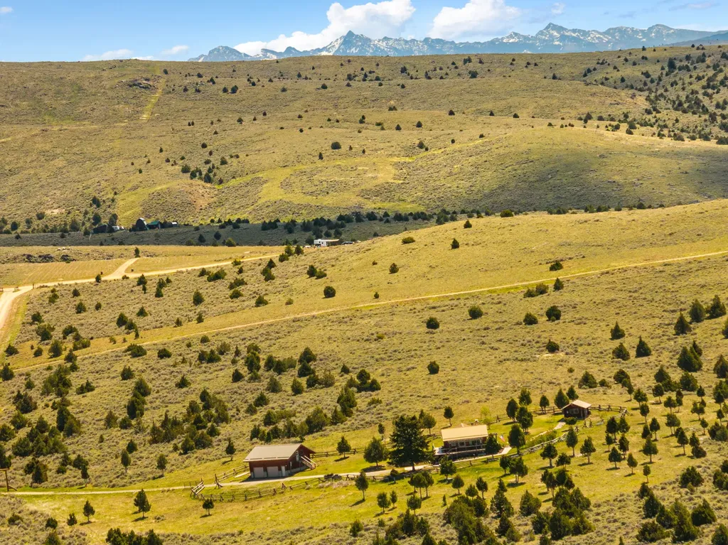 25 Sundowner Road Sheridan MT 59749