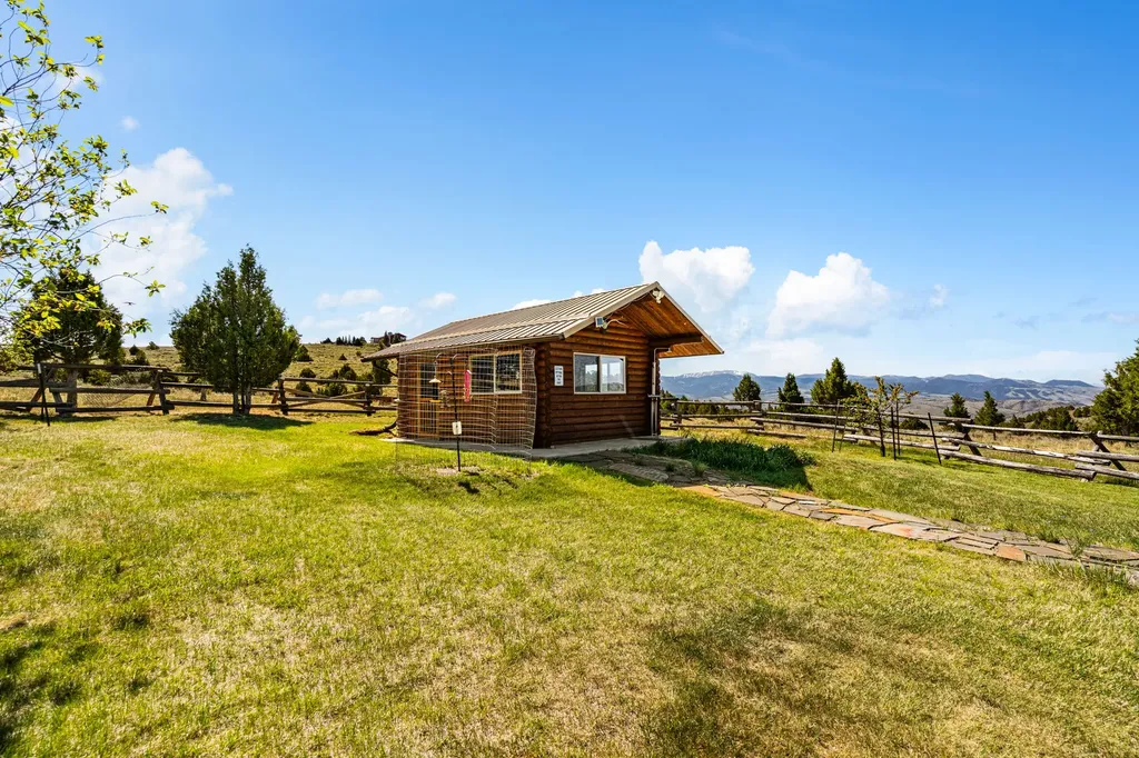 25 Sundowner Road Sheridan MT 59749