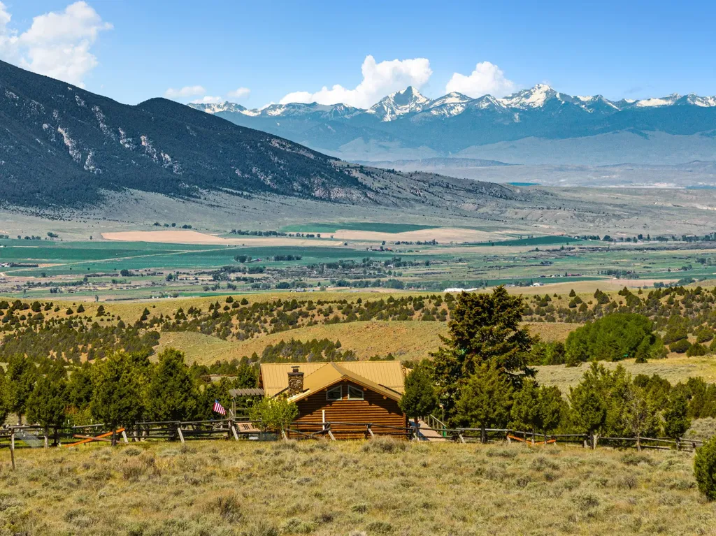 25 Sundowner Road Sheridan MT 59749