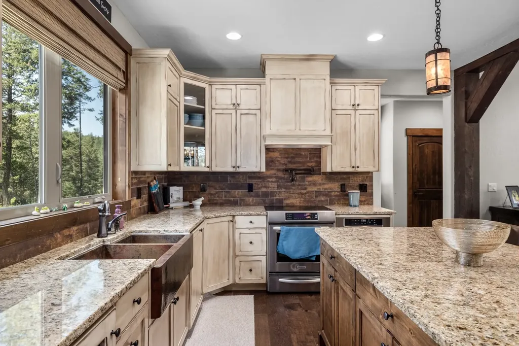 731 Hoodoo Loop Rexford MT 59930