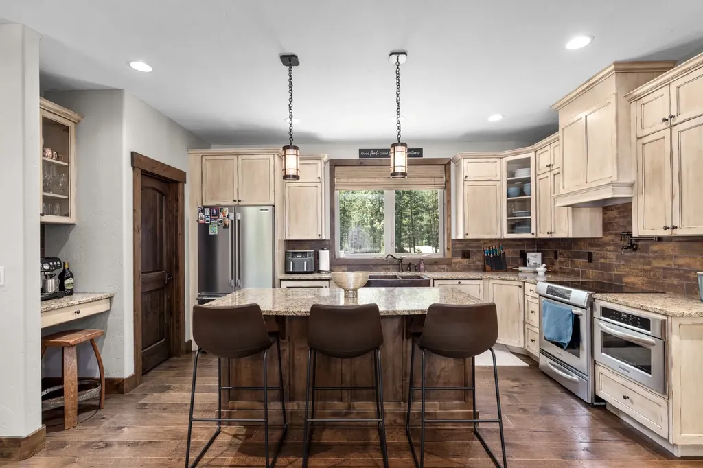 731 Hoodoo Loop Rexford MT 59930