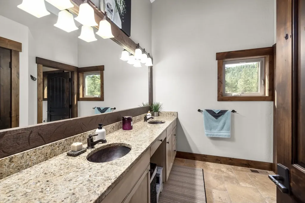 731 Hoodoo Loop Rexford MT 59930