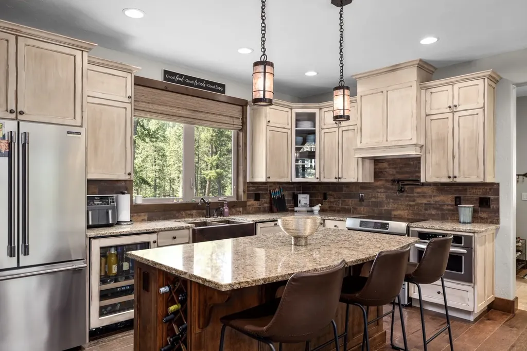 731 Hoodoo Loop Rexford MT 59930