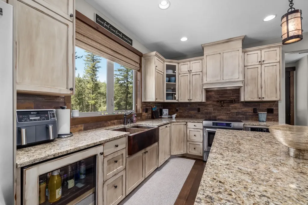 731 Hoodoo Loop Rexford MT 59930