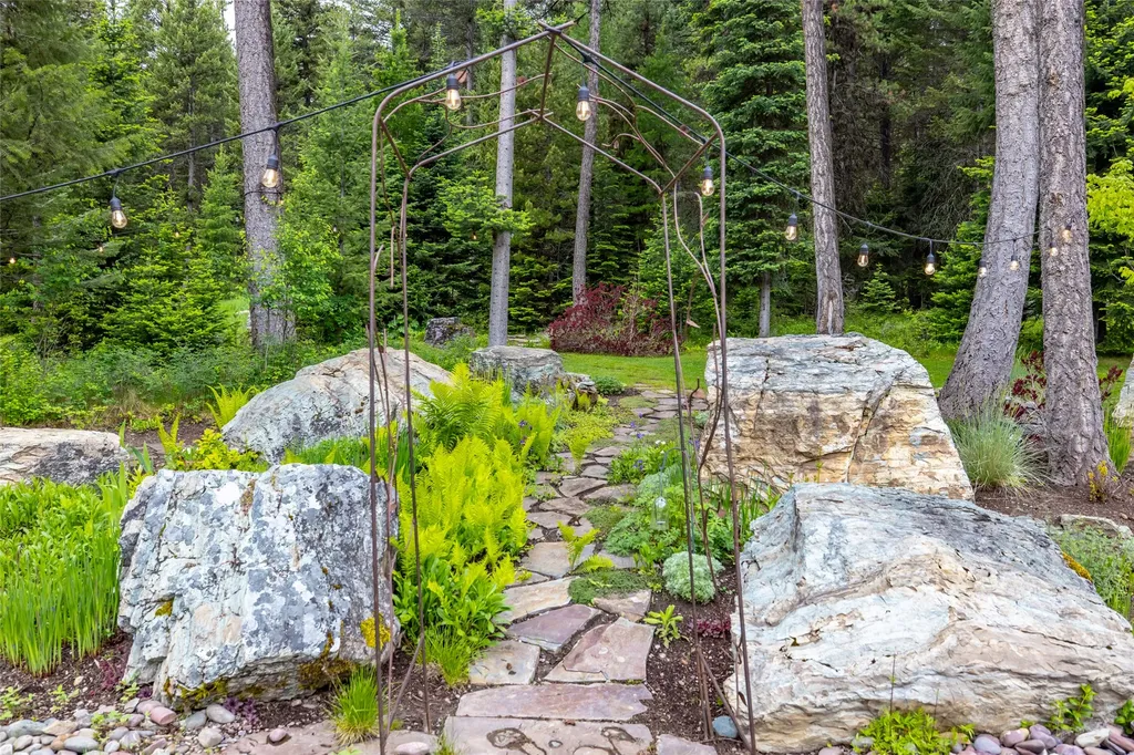 3965/3973 Star Meadow Road Whitefish MT 59937
