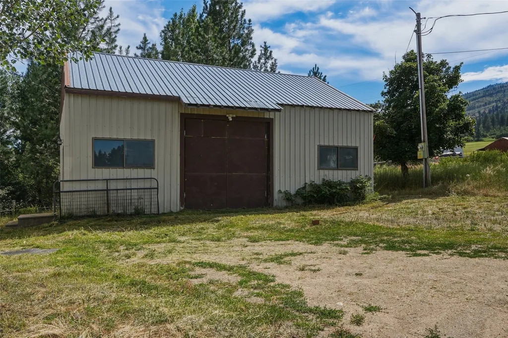 20000 Kings Road Florence MT 59833