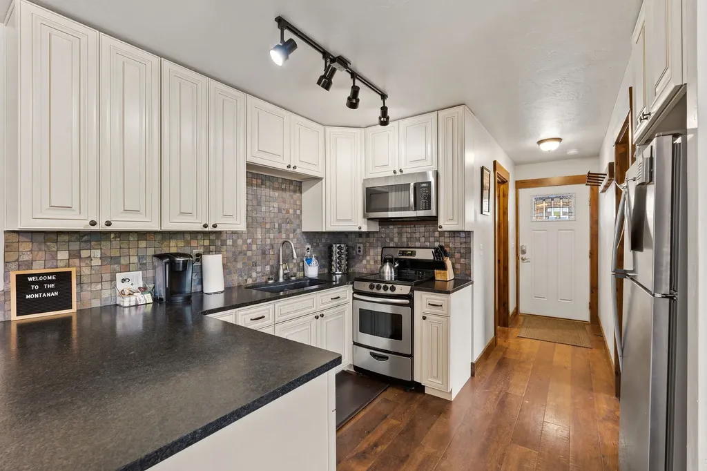 473 Osborn Avenue Bigfork MT 59911