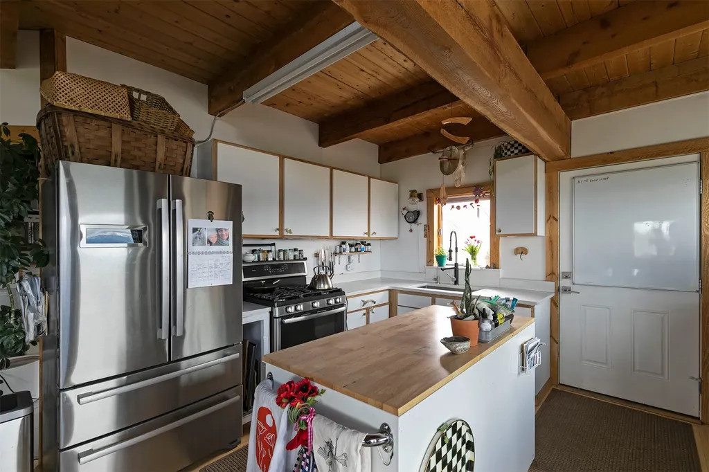 2879 Soft Rock Road Corvallis MT 59828