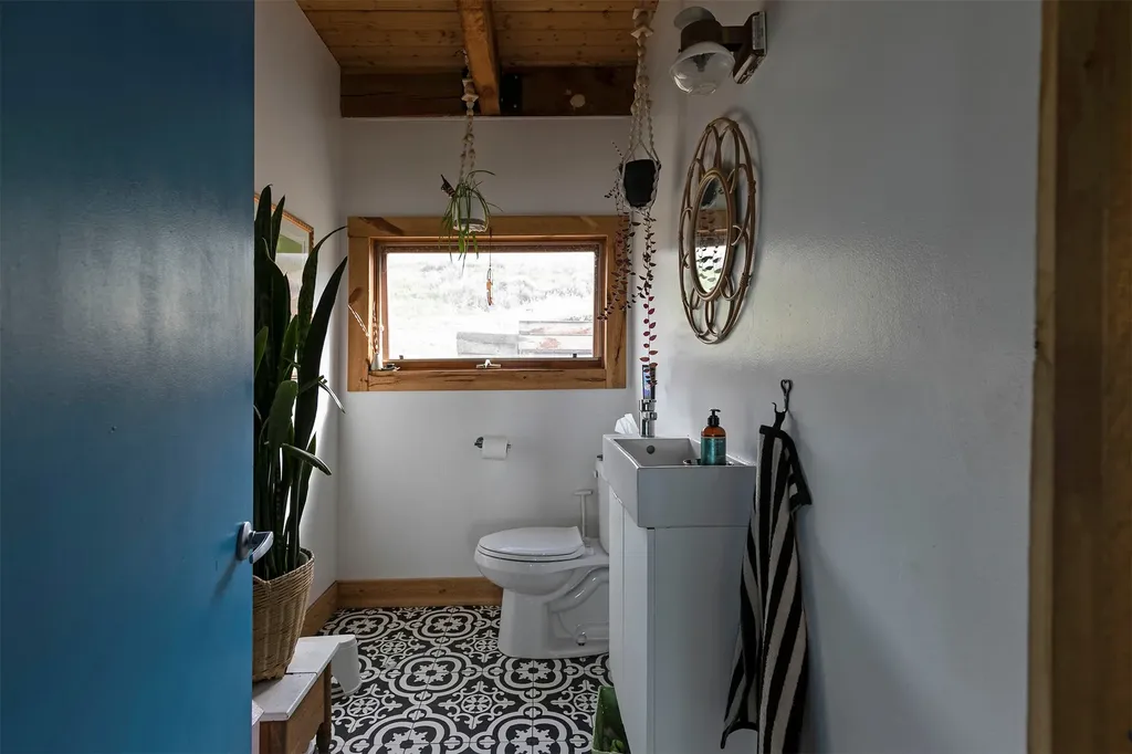 2879 Soft Rock Road Corvallis MT 59828
