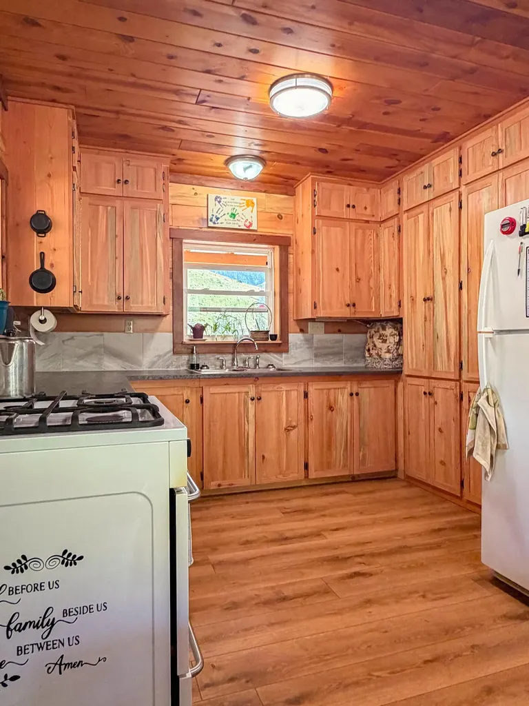 407 Mclaughlin Creek Road Paradise MT 59856
