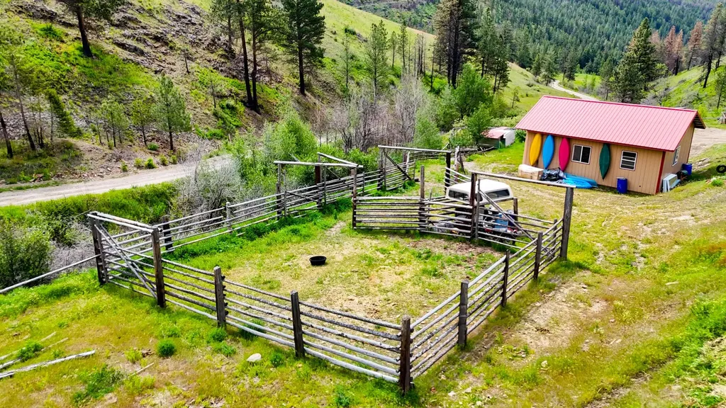 407 Mclaughlin Creek Road Paradise MT 59856