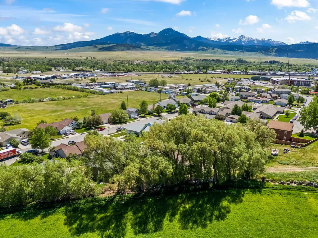 1301 Absaroka Court Livingston MT 59047