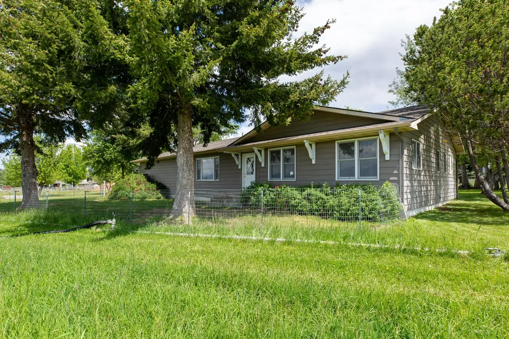 904 S Shoshone Loop Hamilton MT 59840