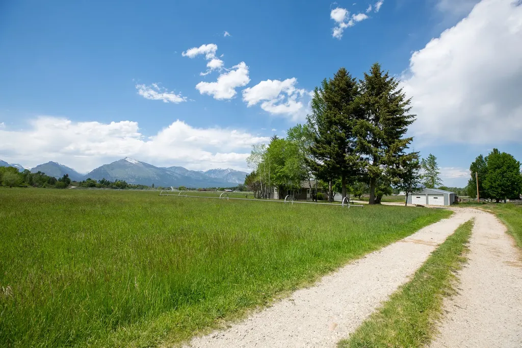 904 S Shoshone Loop Hamilton MT 59840