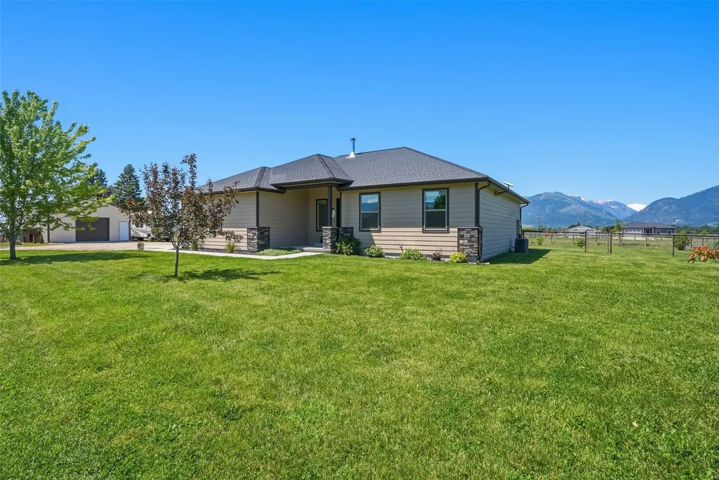 3190 Delaford Loop Stevensville MT 59870