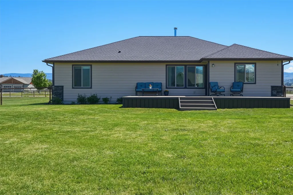 3190 Delaford Loop Stevensville MT 59870