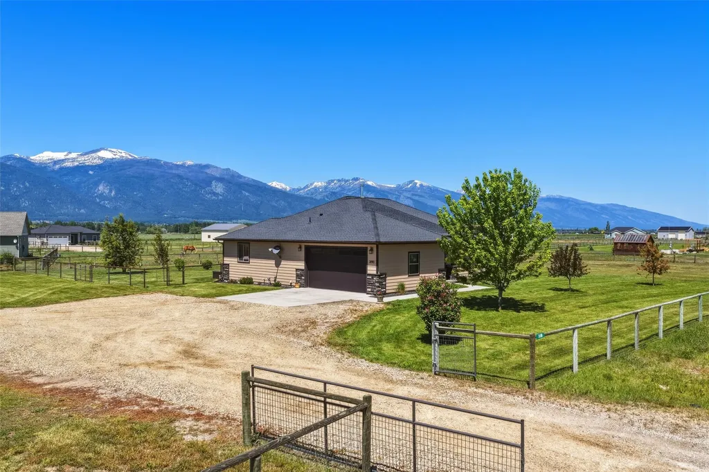 3190 Delaford Loop Stevensville MT 59870