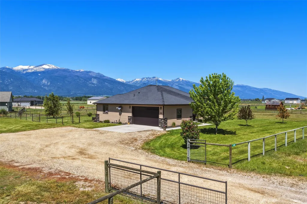 3190 Delaford Loop Stevensville MT 59870