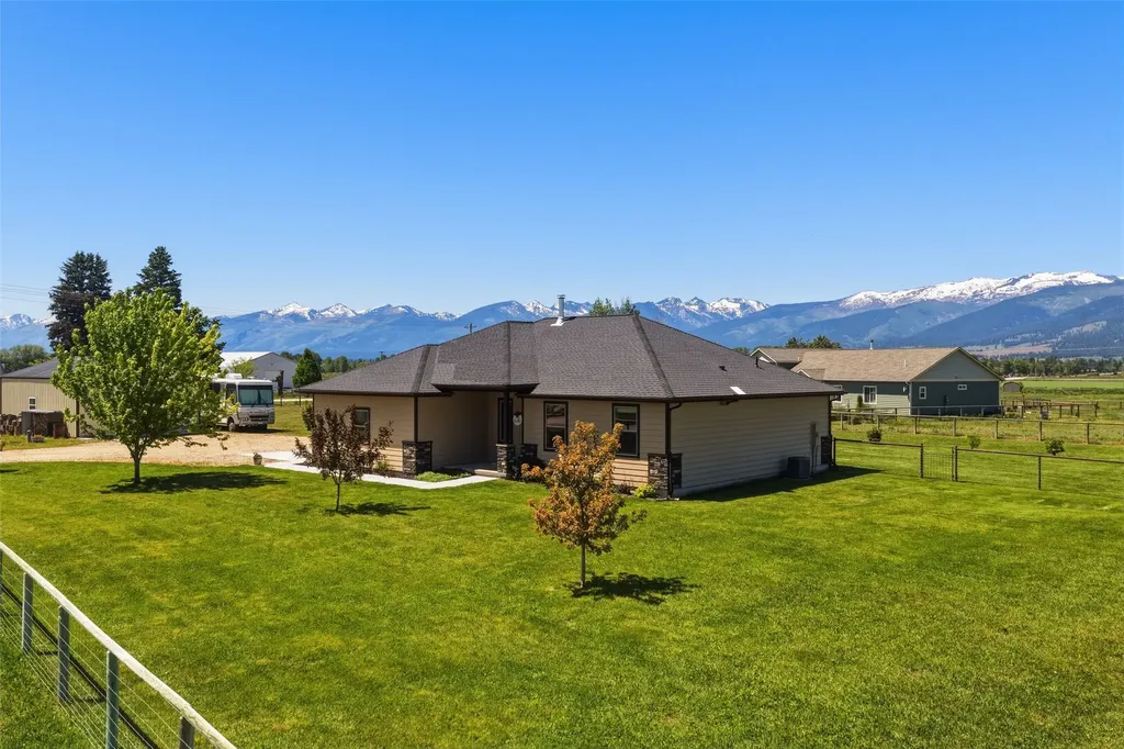3190 Delaford Loop Stevensville MT 59870