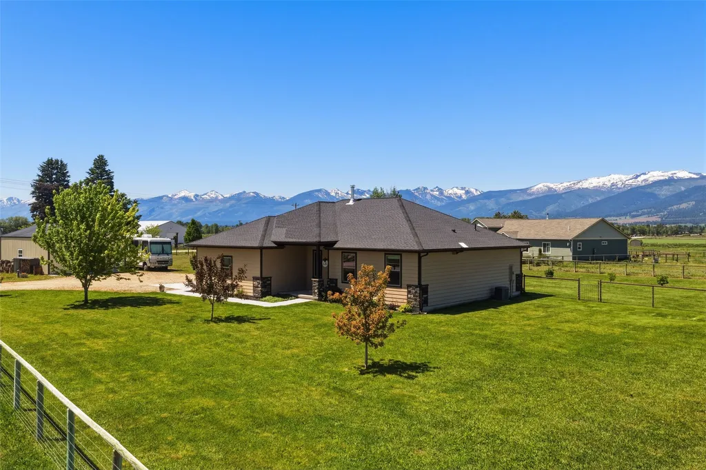 3190 Delaford Loop Stevensville MT 59870