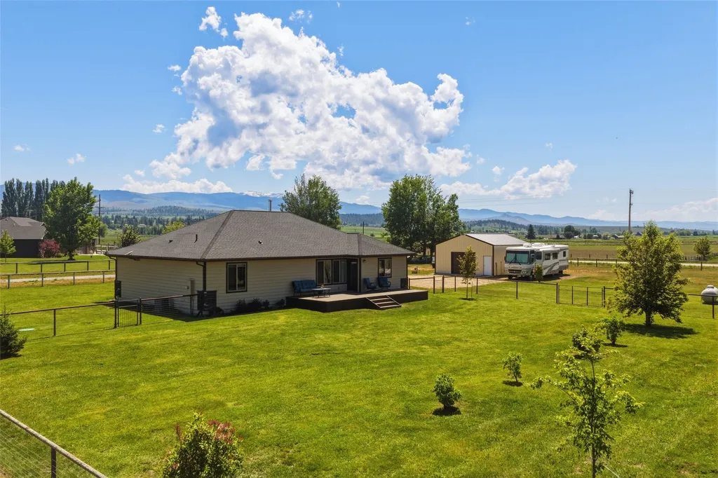 3190 Delaford Loop Stevensville MT 59870