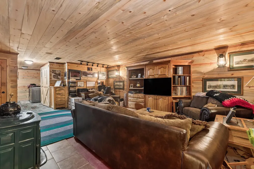 801 Corvette Drive Eureka MT 59917
