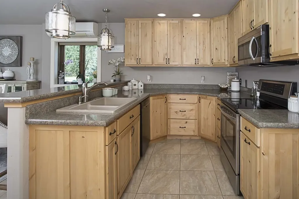 7734 Us Highway 212 Roberts MT 59070