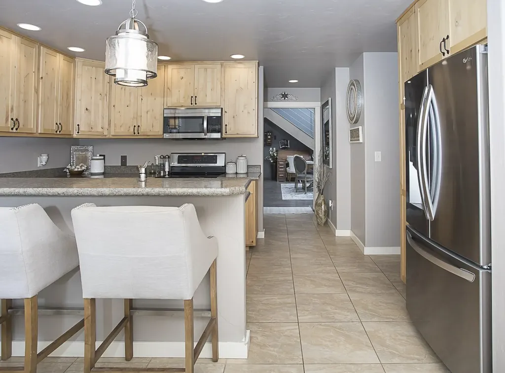 7734 Us Highway 212 Roberts MT 59070