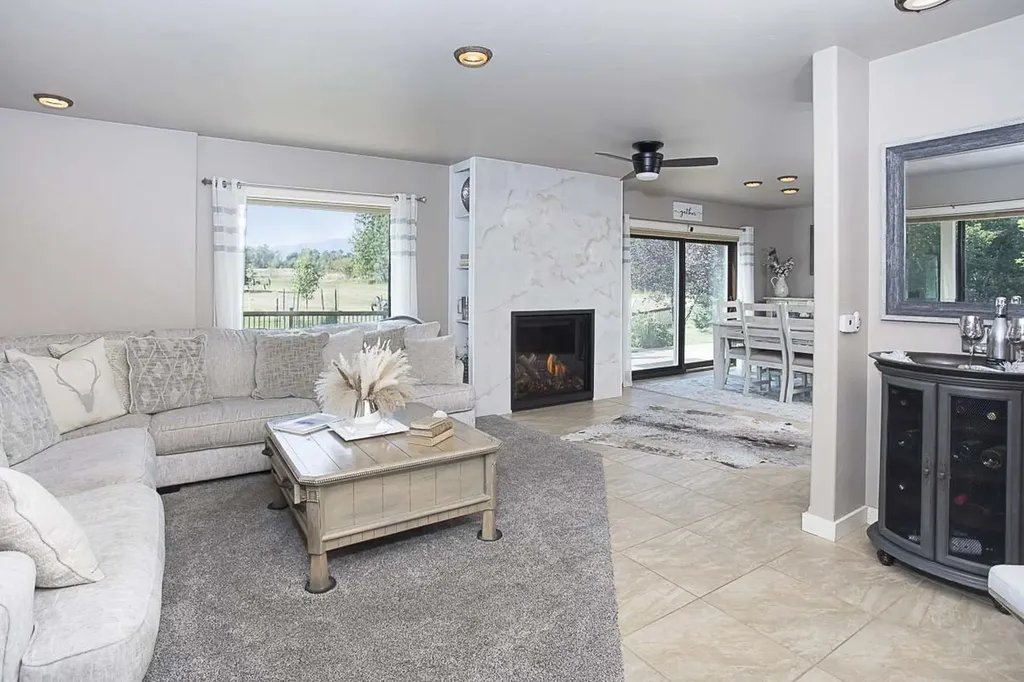 7734 Us Highway 212 Roberts MT 59070