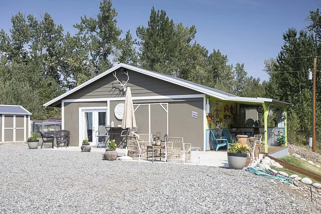 7734 Us Highway 212 Roberts MT 59070