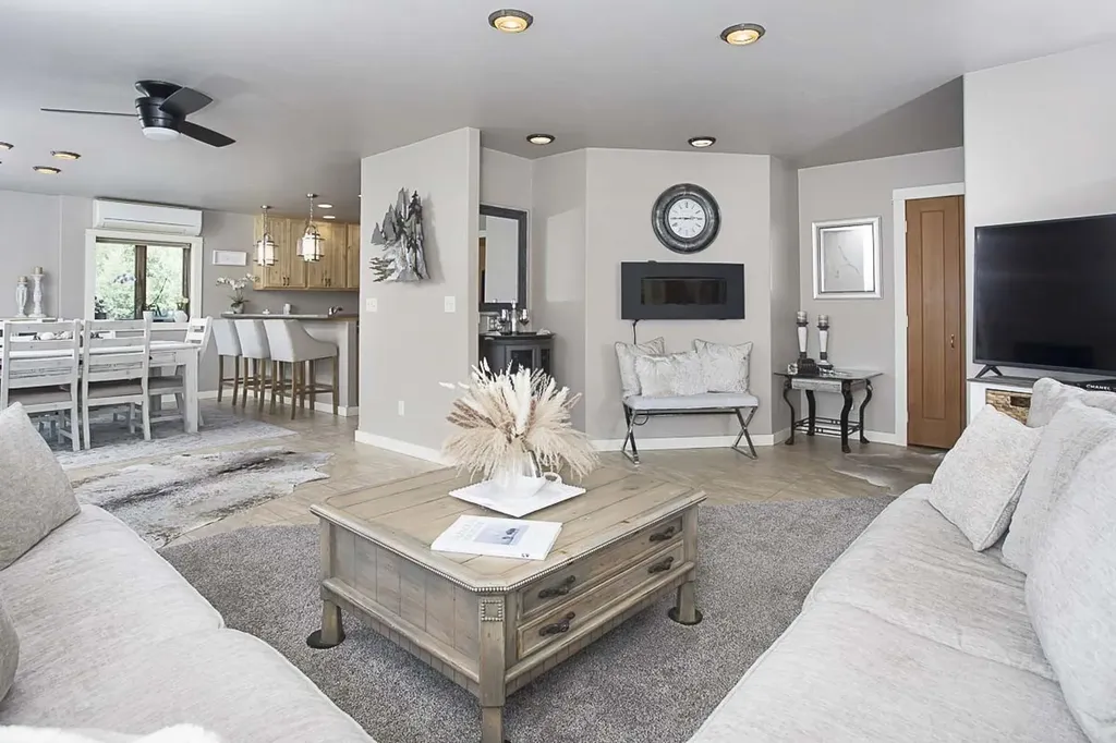 7734 Us Highway 212 Roberts MT 59070