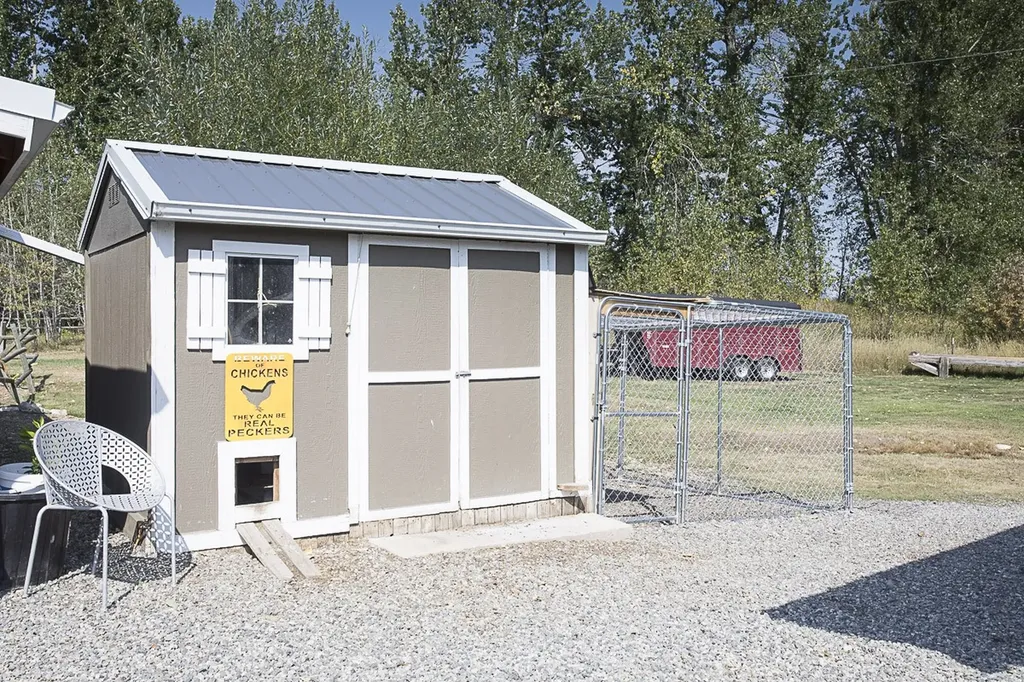 7734 Us Highway 212 Roberts MT 59070