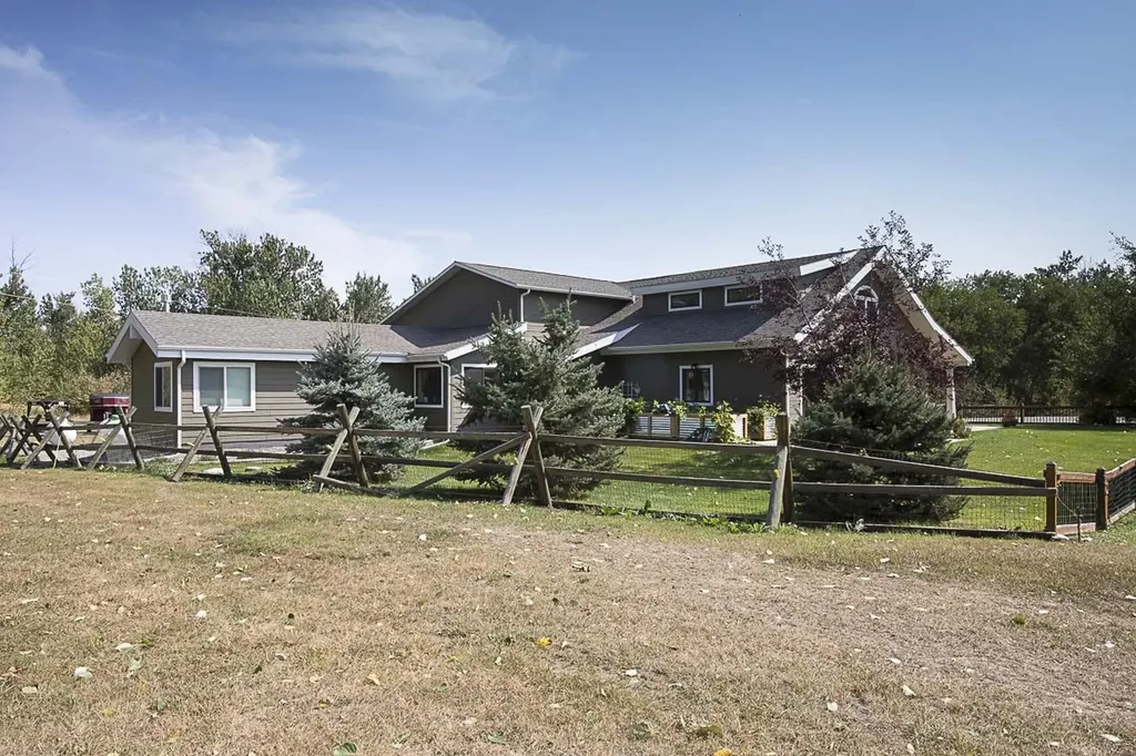 7734 Us Highway 212 Roberts MT 59070