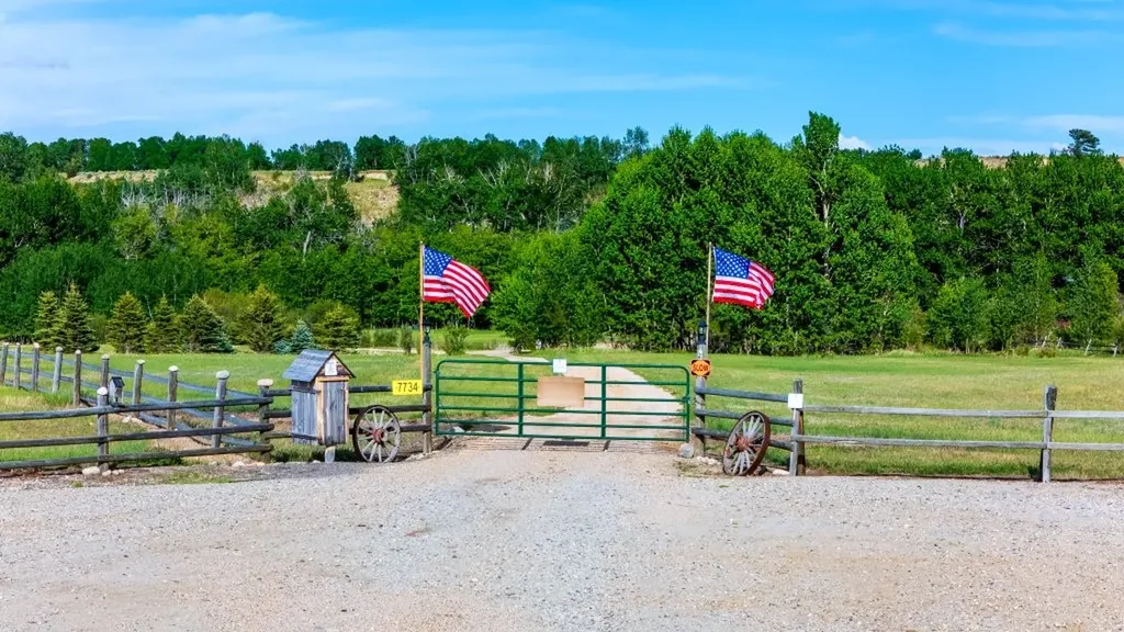 7734 Us Highway 212 Roberts MT 59070