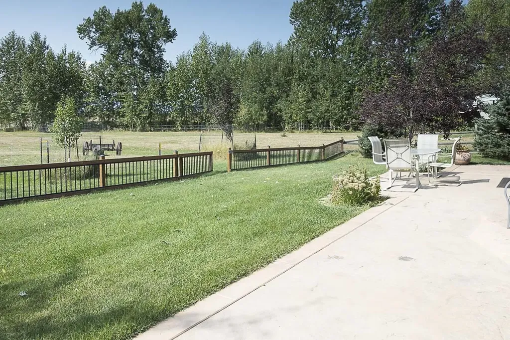 7734 Us Highway 212 Roberts MT 59070