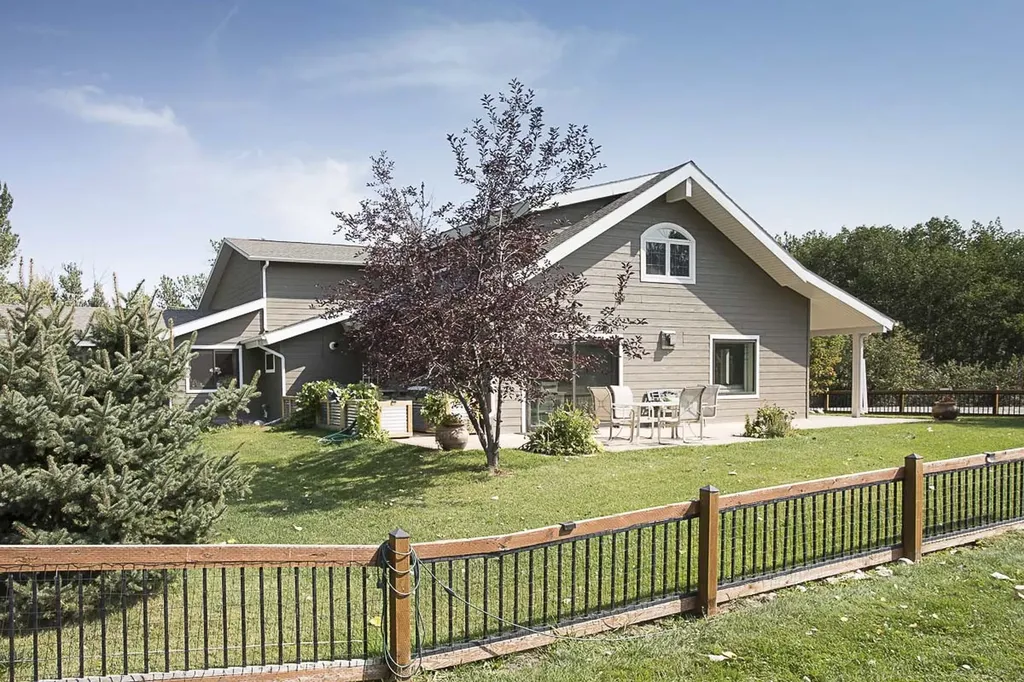 7734 Us Highway 212 Roberts MT 59070