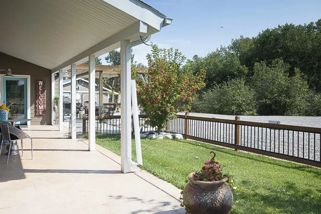 7734 Us Highway 212 Roberts MT 59070