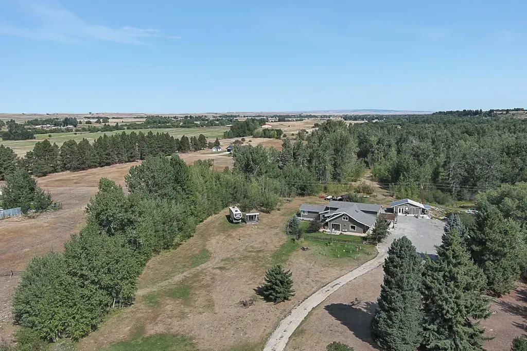 7734 Us Highway 212 Roberts MT 59070