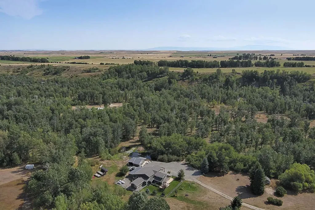 7734 Us Highway 212 Roberts MT 59070