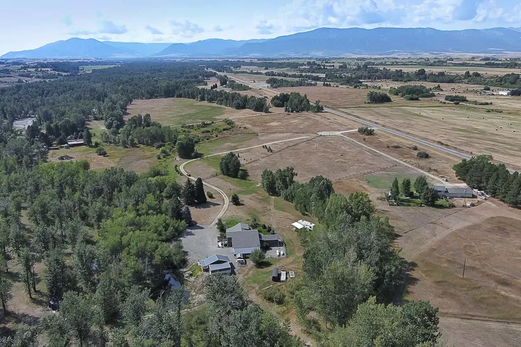 7734 Us Highway 212 Roberts MT 59070