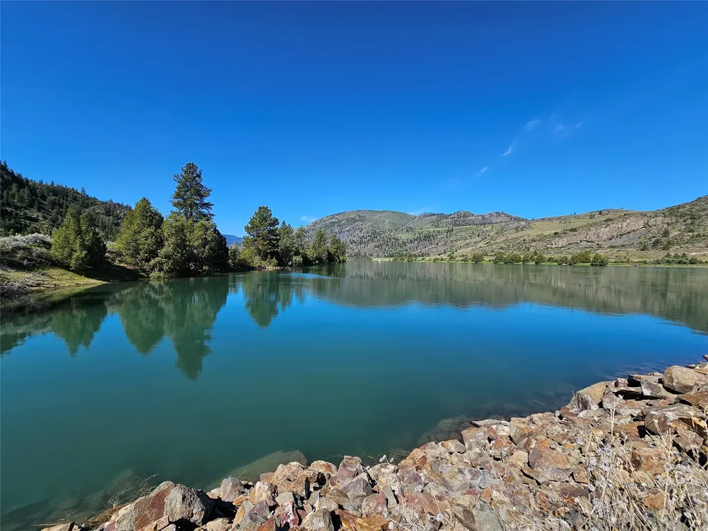 25 Happys Way Plains MT 59859