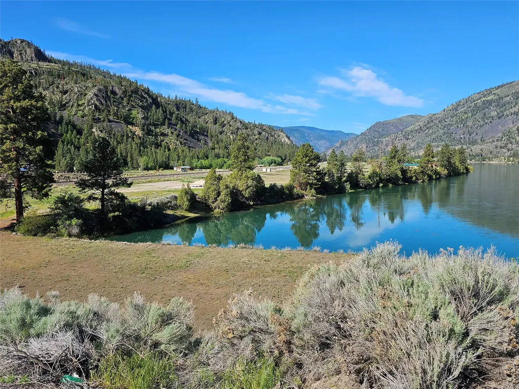 25 Happys Way Plains MT 59859